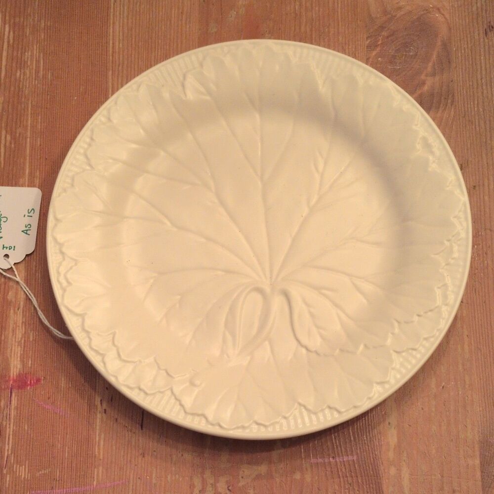 Wedgwood Etruria & Barlaston White Leaf Pattern Ceramic Plate Made in England